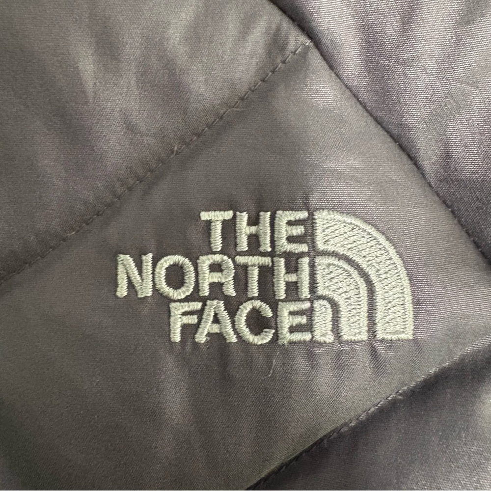 The North Face Charcoal Puffer vest - Picture 4 of 5